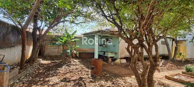 Casa com 3 Quartos à venda, 233m² no Segismundo Pereira, Uberlândia - Foto 13