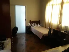 Casa com 5 Quartos para alugar, 300m² no Osvaldo Rezende, Uberlândia - Foto 7