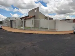 Casa com 3 Quartos à venda, 291m² no Jardim Higienópolis, Araraquara - Foto 2