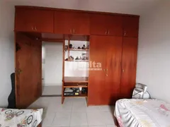 Casa com 3 Quartos à venda, 253m² no Presidente Roosevelt, Uberlândia - Foto 2