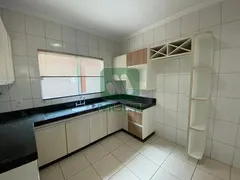 Casa com 3 Quartos para alugar, 150m² no Alto Umuarama, Uberlândia - Foto 3
