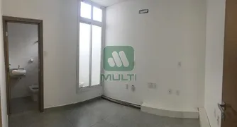 Casa com 1 Quarto para alugar, 110m² no Centro, Uberlândia - Foto 6