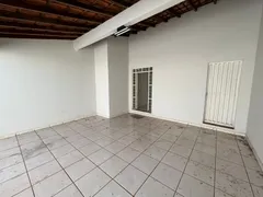 Casa com 3 Quartos para alugar, 190m² no Santa Luzia, Uberlândia - Foto 4