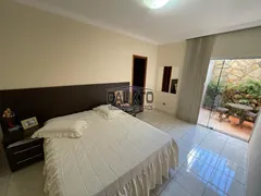 Casa com 3 Quartos à venda, 225m² no Santa Mônica, Uberlândia - Foto 6