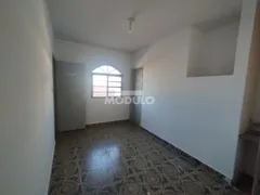 Casa com 3 Quartos para alugar, 180m² no Osvaldo Rezende, Uberlândia - Foto 25