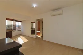 Apartamento com 2 Quartos à venda, 67m² no Cavalhada, Porto Alegre - Foto 4