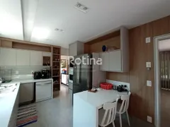Casa de Condomínio com 2 Quartos para alugar, 344m² no Morada da Colina, Uberlândia - Foto 3