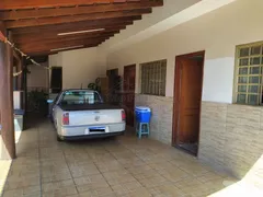 Casa com 3 Quartos à venda, 134m² no Jardim Santa Lúcia, Araraquara - Foto 2