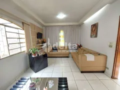 Casa com 3 Quartos à venda, 150m² no Umuarama, Uberlândia - Foto 2