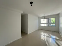 Apartamento com 3 Quartos para alugar, 70m² no Jardim Carvalho, Porto Alegre - Foto 4