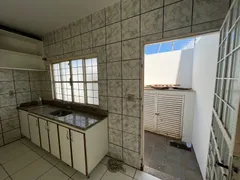 Casa com 3 Quartos para alugar, 190m² no Santa Luzia, Uberlândia - Foto 37