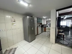 Casa com 3 Quartos à venda, 1000m² no Castelanea, Petrópolis - Foto 9