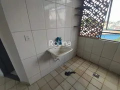 Apartamento com 2 Quartos para alugar, 40m² no Segismundo Pereira, Uberlândia - Foto 6