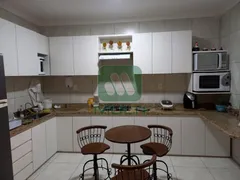 Casa com 3 Quartos para alugar, 220m² no Brasil, Uberlândia - Foto 7