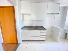 Apartamento com 3 Quartos para alugar, 73m² no Terra Bonita, Londrina - Foto 6