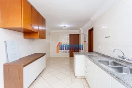 Apartamento com 3 Quartos para alugar, 153m² no Centro Cívico, Curitiba - Foto 22