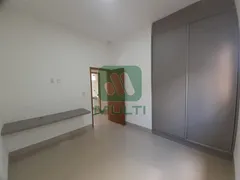 Casa com 3 Quartos para alugar, 200m² no City Uberlândia, Uberlândia - Foto 15