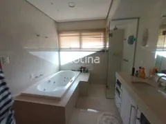 Casa de Condomínio com 4 Quartos para alugar, 315m² no Morada da Colina, Uberlândia - Foto 21