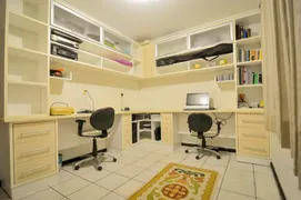 Sobrado com 4 Quartos à venda, 220m² no Guanabara, Joinville - Foto 12