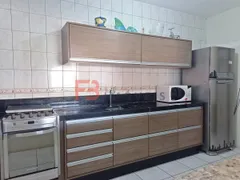 Casa com 4 Quartos para alugar, 130m² no Centro, Bombinhas - Foto 9