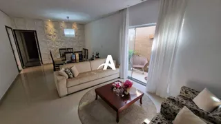 Casa com 4 Quartos à venda, 280m² no Marta Helena, Uberlândia - Foto 1