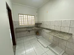 Casa com 5 Quartos para alugar, 230m² no Nossa Senhora Aparecida, Uberlândia - Foto 17