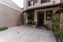 Casa com 3 Quartos à venda, 197m² no Vila Assunção, Porto Alegre - Foto 2