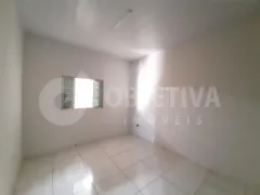 Casa com 2 Quartos para alugar, 90m² no Patrimônio, Uberlândia - Foto 5