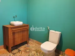 Casa com 3 Quartos à venda, 264m² no Santa Mônica, Uberlândia - Foto 13