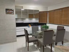 Apartamento com 4 Quartos para alugar, 236m² no Zona 01, Maringá - Foto 14