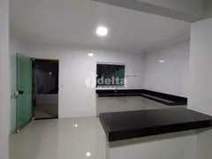 Casa com 2 Quartos à venda, 132m² no Santa Mônica, Uberlândia - Foto 9