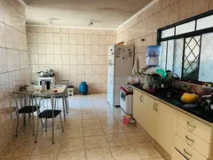 Casa com 4 Quartos à venda, 221m² no Jardim Pinheiros Vila Xavier, Araraquara - Foto 3