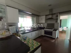Casa de Condomínio com 4 Quartos para alugar, 315m² no Morada da Colina, Uberlândia - Foto 7