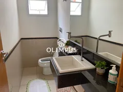 Casa de Condomínio com 4 Quartos para alugar, 270m² no Jardim das Palmeiras, Uberlândia - Foto 17