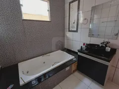 Casa com 3 Quartos à venda, 300m² no Jardim Holanda, Uberlândia - Foto 12