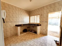 Casa com 2 Quartos à venda, 94m² no Parque Residencial Vale do Sol, Araraquara - Foto 4