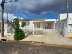 Casa com 3 Quartos para alugar, 221m² no Centro, Araraquara - Foto 2