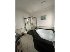 Casa com 6 Quartos para alugar, 10m² no Umuarama, Uberlândia - Foto 6