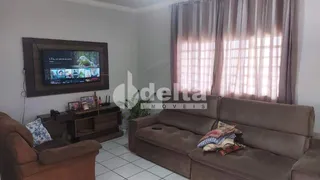 Casa com 3 Quartos à venda, 147m² no Planalto, Uberlândia - Foto 2