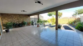 Casa com 3 Quartos à venda, 161m² no Marta Helena, Uberlândia - Foto 5