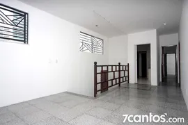 Casa com 3 Quartos para alugar, 191m² no Guararapes, Fortaleza - Foto 2