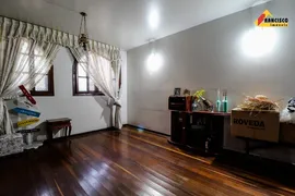 Casa com 6 Quartos à venda, 250m² no Centro, Divinópolis - Foto 9