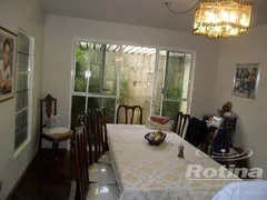 Casa com 4 Quartos à venda, 256m² no Umuarama, Uberlândia - Foto 4