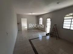 Casa de Condomínio com 2 Quartos à venda, 240m² no Santa Mônica, Uberlândia - Foto 2