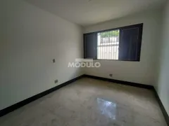 Casa com 4 Quartos para alugar, 220m² no Osvaldo Rezende, Uberlândia - Foto 5