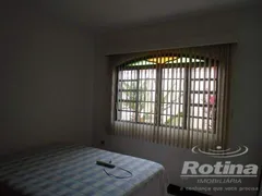 Casa com 3 Quartos à venda, 180m² no Umuarama, Uberlândia - Foto 9