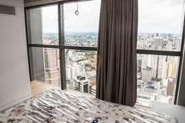 Apartamento com 2 Quartos para alugar, 163m² no Centro, Curitiba - Foto 17