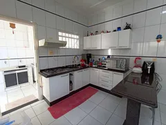 Casa com 3 Quartos à venda, 159m² no Centro, Pouso Alegre - Foto 2