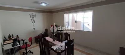 Casa com 2 Quartos à venda, 189m² no Segismundo Pereira, Uberlândia - Foto 10