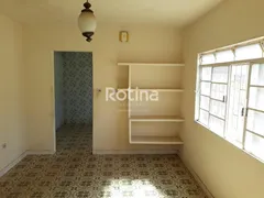 Casa com 4 Quartos para alugar, 300m² no Custódio Pereira, Uberlândia - Foto 4